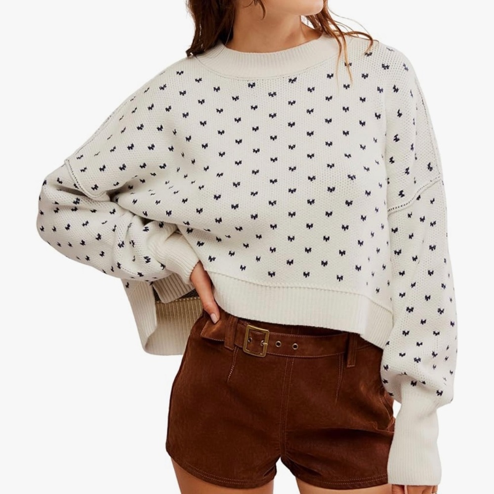 Free People Easy Street White and navy
Patterned crop Sweater-Size Small